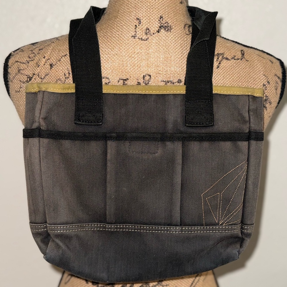 Y2K Black and Tan Volcom Stone Shoulder Bag